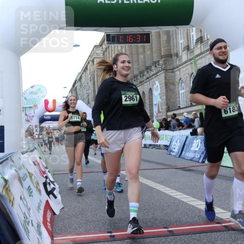 07.09.2025 - BARMER Alsterlauf Strokosch-Dieckow http://msf.ph/oto/8724902 07.09.2025 10:16:29 Ziel 2354, 2407, 2690, 2943, 2961, 3002, 3014, 3539, 3540, 3648, 3649, 3772, 3774, 3817, 4209, 4315, 4468, 4538, 4655, 5761, 8310 meine-sportfotos.de