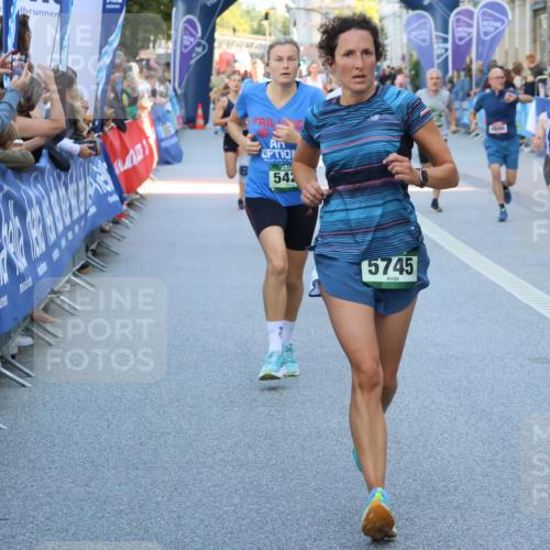 07.09.2025 - BARMER Alsterlauf Strokosch-Dieckow http://msf.ph/oto/8724910 07.09.2025 09:47:57 Ziel 2240, 2626, 2891, 2954, 3206, 3290, 3563, 3711, 3767, 3901, 4304, 4551, 4785, 5110, 5208, 5341, 5380, 5487, 5592, 5606, 5628, 5696, 5777, 6244, 6249, 8317 meine-sportfotos.de