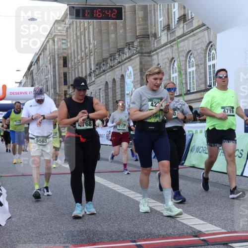 07.09.2025 - BARMER Alsterlauf Strokosch-Dieckow http://msf.ph/oto/8724920 07.09.2025 10:16:41 Ziel 2321, 2343, 2473, 2974, 3061, 3429, 3430, 3621, 3742, 3903, 4070, 4221, 4719, 4720, 4768, 5121, 5563, 5676, 5737, 5756, 8018, 8313, 8468 meine-sportfotos.de