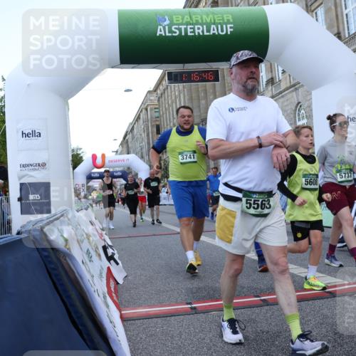 07.09.2025 - BARMER Alsterlauf Strokosch-Dieckow http://msf.ph/oto/8724926 07.09.2025 10:16:44 Ziel 2321, 2343, 2473, 2638, 3061, 3127, 3429, 3430, 3621, 3742, 3903, 4070, 4221, 4719, 4720, 5121, 5563, 5676, 5737, 5756, 8018, 8313, 8468 meine-sportfotos.de