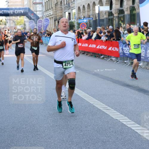 07.09.2025 - BARMER Alsterlauf Strokosch-Dieckow http://msf.ph/oto/8725088 07.09.2025 09:47:13 Ziel 2121, 2656, 3484, 3650, 3974, 4034, 4068, 4212, 4408, 4524, 4978, 5043, 5538, 5966, 6298, 6321, 8391, 8454 meine-sportfotos.de