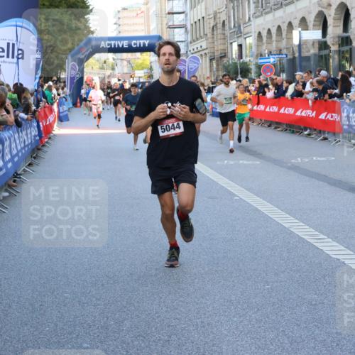 07.09.2025 - BARMER Alsterlauf Strokosch-Dieckow http://msf.ph/oto/8725140 07.09.2025 09:47:06 Ziel 3484, 3555, 4010, 4068, 4196, 4212, 4408, 4524, 4978, 5296, 5538, 5775, 5941, 6294, 6298, 6321, 8161, 8339, 8368, 8454 meine-sportfotos.de