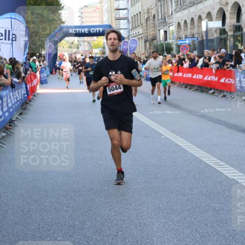 07.09.2025 - BARMER Alsterlauf Strokosch-Dieckow http://msf.ph/oto/8725143 07.09.2025 09:47:06 Ziel 3484, 3555, 4010, 4068, 4196, 4212, 4408, 4524, 4978, 5296, 5538, 5775, 5941, 6294, 6298, 6321, 8161, 8339, 8368, 8454 meine-sportfotos.de