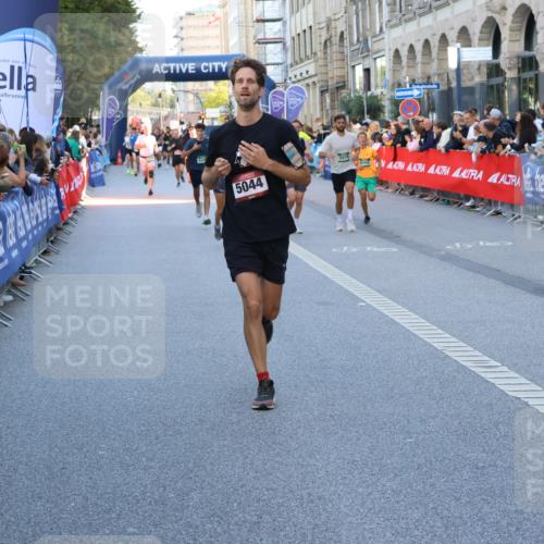 07.09.2025 - BARMER Alsterlauf Strokosch-Dieckow http://msf.ph/oto/8725147 07.09.2025 09:47:06 Ziel 3484, 3555, 4010, 4068, 4196, 4212, 4408, 4524, 4978, 5296, 5538, 5775, 5941, 6294, 6298, 6321, 8161, 8339, 8368, 8454 meine-sportfotos.de