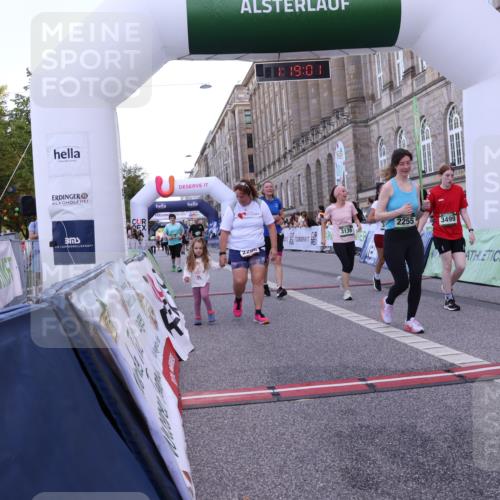 07.09.2025 - BARMER Alsterlauf Strokosch-Dieckow http://msf.ph/oto/8725225 07.09.2025 10:18:59 Ziel 2255, 2286, 2575, 2715, 3138, 3139, 3499, 4343, 4661, 4724, 8186, 8214 meine-sportfotos.de