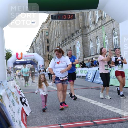 07.09.2025 - BARMER Alsterlauf Strokosch-Dieckow http://msf.ph/oto/8725229 07.09.2025 10:19:00 Ziel 2255, 2286, 2575, 2715, 3138, 3139, 3499, 4343, 4661, 4724, 8214 meine-sportfotos.de