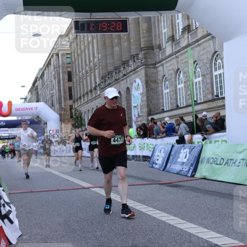 07.09.2025 - BARMER Alsterlauf Strokosch-Dieckow http://msf.ph/oto/8725277 07.09.2025 10:19:27 Ziel 2063, 3143, 3848, 3849, 4477 meine-sportfotos.de