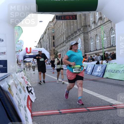 07.09.2025 - BARMER Alsterlauf Strokosch-Dieckow http://msf.ph/oto/8725340 07.09.2025 10:19:56 Ziel 2024, 3399, 3400, 3581, 4060, 4390, 4410, 4438, 4459, 5325, 5712, 6003 meine-sportfotos.de