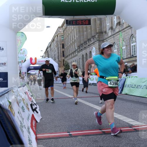 07.09.2025 - BARMER Alsterlauf Strokosch-Dieckow http://msf.ph/oto/8725342 07.09.2025 10:19:56 Ziel 2024, 3399, 3400, 3581, 4060, 4390, 4410, 4438, 4459, 5325, 5712, 6003 meine-sportfotos.de