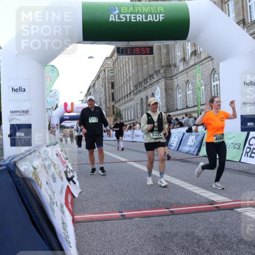 07.09.2025 - BARMER Alsterlauf Strokosch-Dieckow http://msf.ph/oto/8725345 07.09.2025 10:19:57 Ziel 2024, 3399, 3400, 3581, 4060, 4390, 5325, 5712, 6003 meine-sportfotos.de