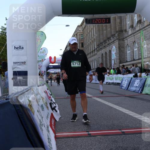 07.09.2025 - BARMER Alsterlauf Strokosch-Dieckow http://msf.ph/oto/8725349 07.09.2025 10:19:59 Ziel 2024, 3399, 3400, 3581, 4060, 4390, 4509, 4510, 5325, 5712, 6003 meine-sportfotos.de