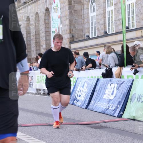 07.09.2025 - BARMER Alsterlauf Strokosch-Dieckow http://msf.ph/oto/8725350 07.09.2025 10:20:00 Ziel 2024, 3399, 3400, 4060, 4390, 4509, 4510, 4975, 5325, 5712 meine-sportfotos.de