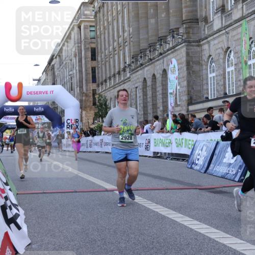 07.09.2025 - BARMER Alsterlauf Strokosch-Dieckow http://msf.ph/oto/8725447 07.09.2025 10:21:00 Ziel 2928, 2983, 4414, 4774, 4901 meine-sportfotos.de