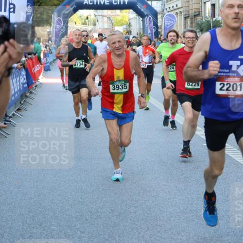 07.09.2025 - BARMER Alsterlauf Strokosch-Dieckow http://msf.ph/oto/8725451 07.09.2025 09:46:11 Ziel 2357, 2381, 2676, 2792, 2953, 3276, 3916, 4131, 4354, 4389, 4480, 4527, 4651, 4732, 4866, 4927, 4985, 5123, 5141, 5584, 5724, 5729, 6011, 6073, 6166, 6286, 8011, 8191, 8316, 8431, 8470 meine-sportfotos.de