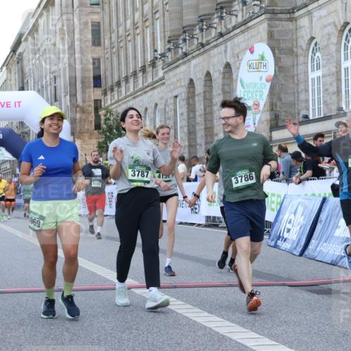 07.09.2025 - BARMER Alsterlauf Strokosch-Dieckow http://msf.ph/oto/8725469 07.09.2025 10:21:14 Ziel 3216, 3297, 3383, 3672, 3786, 3787, 3969, 4151, 4152, 4331, 4971 meine-sportfotos.de