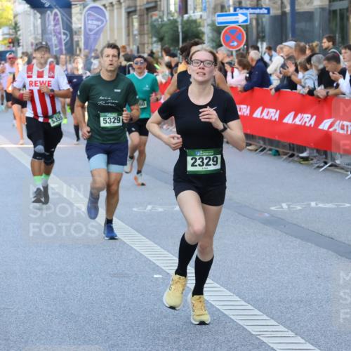 07.09.2025 - BARMER Alsterlauf Strokosch-Dieckow http://msf.ph/oto/8725495 07.09.2025 09:46:00 Ziel 2178, 2357, 2404, 2546, 2676, 2721, 2792, 2953, 3146, 3788, 4131, 4134, 4274, 4281, 4357, 4358, 4484, 4865, 4927, 5123, 5141, 5150, 5387, 5451, 5584, 5724, 5729, 5963, 6011, 6072, 6166, 6286, 8011, 8191, 8411, 8470 meine-sportfotos.de