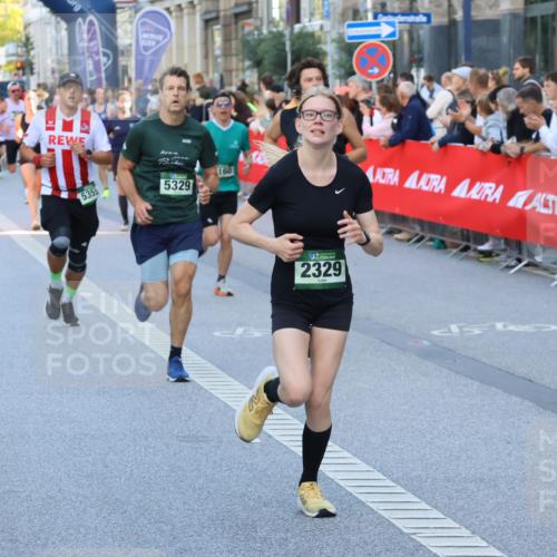 07.09.2025 - BARMER Alsterlauf Strokosch-Dieckow http://msf.ph/oto/8725498 07.09.2025 09:46:00 Ziel 2178, 2357, 2404, 2546, 2676, 2721, 2792, 2953, 3146, 3788, 4131, 4134, 4274, 4281, 4357, 4358, 4484, 4865, 4927, 5123, 5141, 5150, 5387, 5451, 5584, 5724, 5729, 5963, 6011, 6072, 6166, 6286, 8011, 8191, 8411, 8470 meine-sportfotos.de