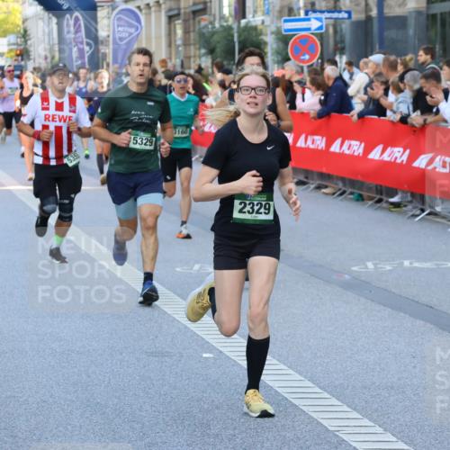 07.09.2025 - BARMER Alsterlauf Strokosch-Dieckow http://msf.ph/oto/8725501 07.09.2025 09:46:00 Ziel 2178, 2357, 2404, 2546, 2676, 2721, 2792, 2953, 3146, 3788, 4131, 4134, 4274, 4281, 4357, 4358, 4484, 4865, 4927, 5123, 5141, 5150, 5387, 5451, 5584, 5724, 5729, 5963, 6011, 6072, 6166, 6286, 8011, 8191, 8411, 8470 meine-sportfotos.de