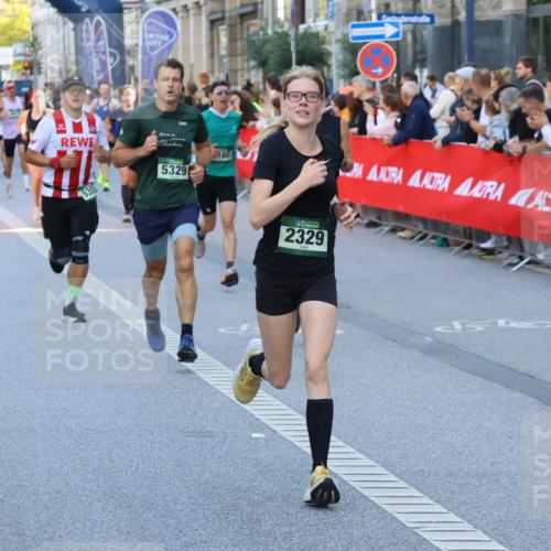 07.09.2025 - BARMER Alsterlauf Strokosch-Dieckow http://msf.ph/oto/8725504 07.09.2025 09:46:00 Ziel 2178, 2357, 2404, 2546, 2676, 2721, 2792, 2953, 3146, 3788, 4131, 4134, 4274, 4281, 4357, 4358, 4484, 4865, 4927, 5123, 5141, 5150, 5387, 5451, 5584, 5724, 5729, 5963, 6011, 6072, 6166, 6286, 8011, 8191, 8411, 8470 meine-sportfotos.de