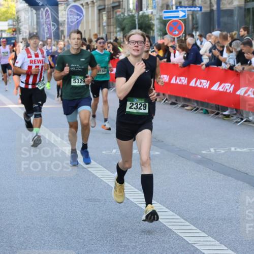 07.09.2025 - BARMER Alsterlauf Strokosch-Dieckow http://msf.ph/oto/8725507 07.09.2025 09:46:00 Ziel 2178, 2357, 2404, 2546, 2676, 2721, 2792, 2953, 3146, 3788, 4131, 4134, 4274, 4281, 4357, 4358, 4484, 4865, 4927, 5123, 5141, 5150, 5387, 5451, 5584, 5724, 5729, 5963, 6011, 6072, 6166, 6286, 8011, 8191, 8411, 8470 meine-sportfotos.de