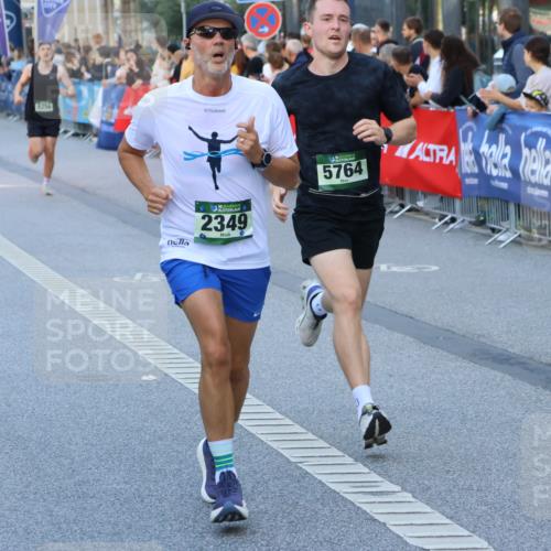 07.09.2025 - BARMER Alsterlauf Strokosch-Dieckow http://msf.ph/oto/8725514 07.09.2025 09:45:54 Ziel 2078, 2178, 2201, 2258, 2357, 2404, 2546, 2676, 2721, 2792, 2935, 3146, 3727, 3788, 3874, 4134, 4224, 4274, 4281, 4357, 4358, 4484, 4865, 5141, 5150, 5294, 5373, 5387, 5451, 5724, 5729, 5734, 5798, 5963, 6067, 6072, 6166, 6229, 8191, 8236, 8347, 8411 meine-sportfotos.de