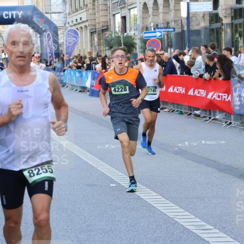 07.09.2025 - BARMER Alsterlauf Strokosch-Dieckow http://msf.ph/oto/8725567 07.09.2025 09:45:31 Ziel 2329, 2349, 2601, 2627, 3160, 4683, 5329, 5355, 5591, 5764, 8256 meine-sportfotos.de