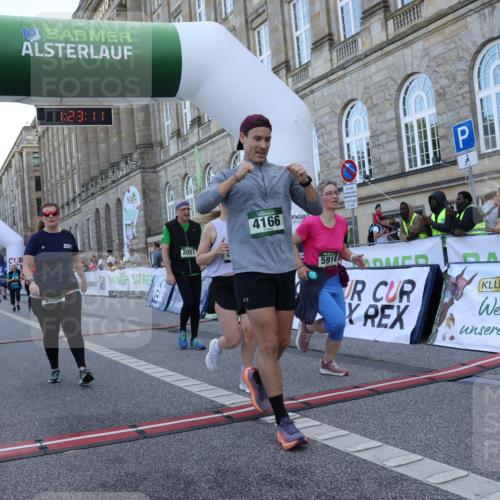07.09.2025 - BARMER Alsterlauf Strokosch-Dieckow http://msf.ph/oto/8725725 07.09.2025 10:23:09 Ziel 2051, 3070, 3964, 4166, 4907, 5914, 6314, 8192 meine-sportfotos.de