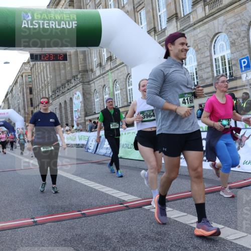 07.09.2025 - BARMER Alsterlauf Strokosch-Dieckow http://msf.ph/oto/8725726 07.09.2025 10:23:10 Ziel 2051, 3070, 3964, 4166, 4528, 4907, 5914, 5951, 6314, 8192 meine-sportfotos.de