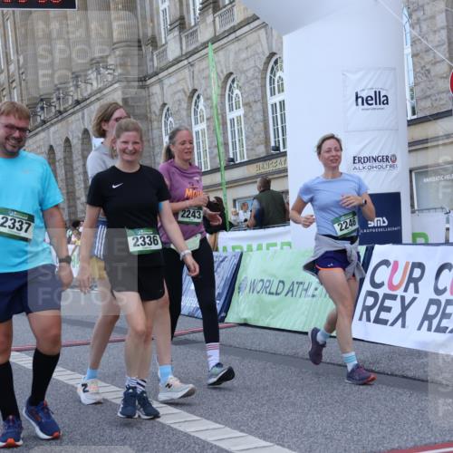 07.09.2025 - BARMER Alsterlauf Strokosch-Dieckow http://msf.ph/oto/8725769 07.09.2025 10:23:28 Ziel 2243, 2246, 2336, 2337, 5586 meine-sportfotos.de