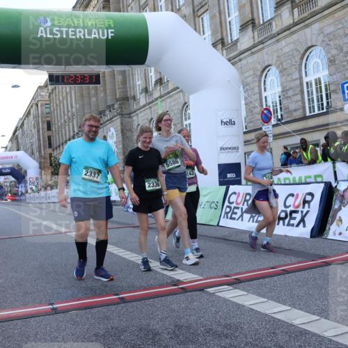 07.09.2025 - BARMER Alsterlauf Strokosch-Dieckow http://msf.ph/oto/8725770 07.09.2025 10:23:29 Ziel 2243, 2246, 2336, 2337, 5586 meine-sportfotos.de