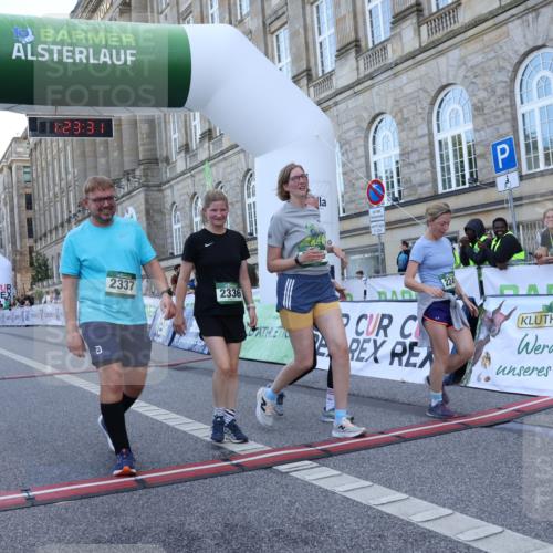 07.09.2025 - BARMER Alsterlauf Strokosch-Dieckow http://msf.ph/oto/8725772 07.09.2025 10:23:29 Ziel 2243, 2246, 2336, 2337, 5586 meine-sportfotos.de