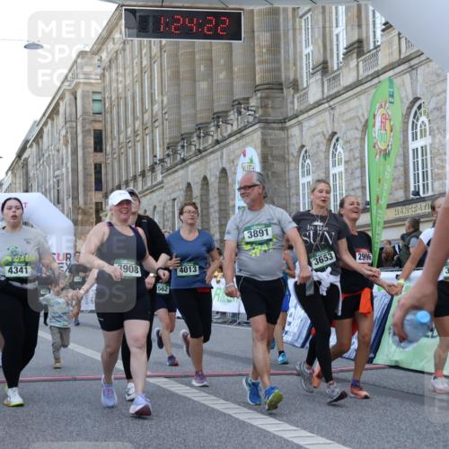 07.09.2025 - BARMER Alsterlauf Strokosch-Dieckow http://msf.ph/oto/8725845 07.09.2025 10:24:20 Ziel 2087, 2996, 3159, 3406, 3407, 3562, 3652, 3653, 3688, 3891, 3908, 4013, 4218, 4341, 4352, 5077, 5083, 5085, 5109, 5242 meine-sportfotos.de