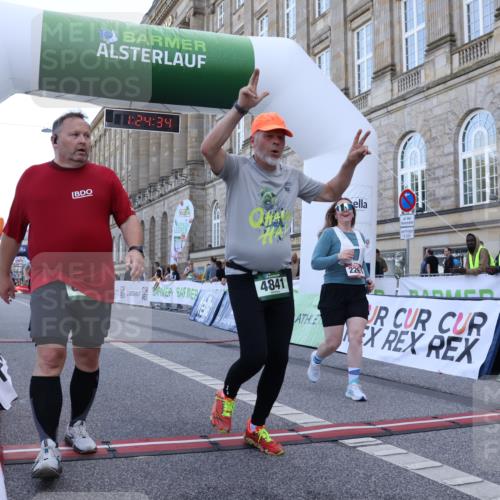 07.09.2025 - BARMER Alsterlauf Strokosch-Dieckow http://msf.ph/oto/8725875 07.09.2025 10:24:32 Ziel 2261, 4306, 4841, 5085, 8005 meine-sportfotos.de