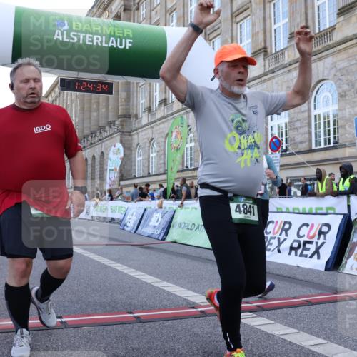 07.09.2025 - BARMER Alsterlauf Strokosch-Dieckow http://msf.ph/oto/8725876 07.09.2025 10:24:32 Ziel 2261, 4306, 4841, 5085, 8005 meine-sportfotos.de