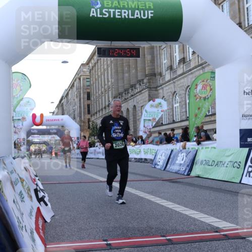 07.09.2025 - BARMER Alsterlauf Strokosch-Dieckow http://msf.ph/oto/8725906 07.09.2025 10:24:52 Ziel 2026, 3168, 3169 meine-sportfotos.de