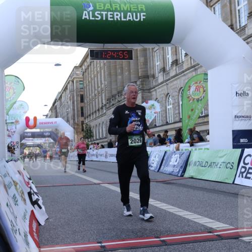 07.09.2025 - BARMER Alsterlauf Strokosch-Dieckow http://msf.ph/oto/8725908 07.09.2025 10:24:53 Ziel 2026, 3168, 3169 meine-sportfotos.de