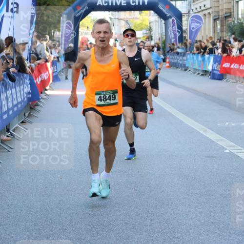 07.09.2025 - BARMER Alsterlauf Strokosch-Dieckow http://msf.ph/oto/8725974 07.09.2025 09:44:10 Ziel 2212, 2340, 2561, 2742, 2785, 3230, 3638, 4543, 4599, 4896, 5500, 5983, 6116, 6120, 6204 meine-sportfotos.de