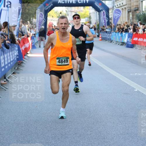 07.09.2025 - BARMER Alsterlauf Strokosch-Dieckow http://msf.ph/oto/8725980 07.09.2025 09:44:10 Ziel 2212, 2340, 2561, 2742, 2785, 3230, 3638, 4543, 4599, 4896, 5500, 5983, 6116, 6120, 6204 meine-sportfotos.de