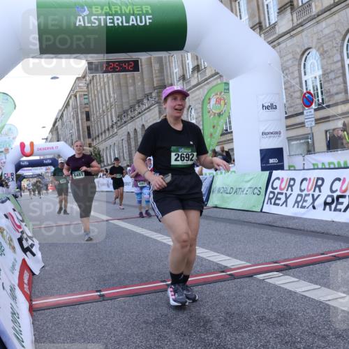 07.09.2025 - BARMER Alsterlauf Strokosch-Dieckow http://msf.ph/oto/8725987 07.09.2025 10:25:40 Ziel 2691, 2692, 4168, 4962, 5610, 5887, 8481 meine-sportfotos.de