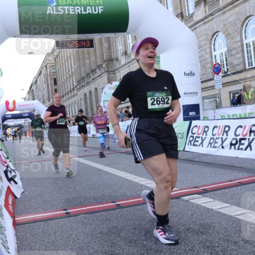 07.09.2025 - BARMER Alsterlauf Strokosch-Dieckow http://msf.ph/oto/8725988 07.09.2025 10:25:41 Ziel 2691, 2692, 4168, 4962, 5610, 5887, 8481 meine-sportfotos.de