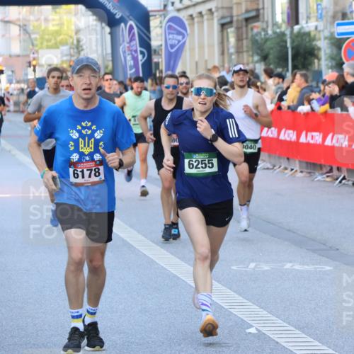 07.09.2025 - BARMER Alsterlauf Strokosch-Dieckow http://msf.ph/oto/8726018 07.09.2025 09:43:58 Ziel 2411, 2785, 3458, 3596, 3638, 4472, 4896, 5227, 5751, 5983, 6120, 6193, 8154 meine-sportfotos.de