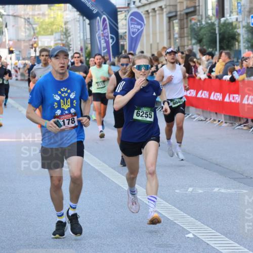 07.09.2025 - BARMER Alsterlauf Strokosch-Dieckow http://msf.ph/oto/8726033 07.09.2025 09:43:58 Ziel 2411, 2785, 3458, 3596, 3638, 4472, 4896, 5227, 5751, 5983, 6120, 6193, 8154 meine-sportfotos.de