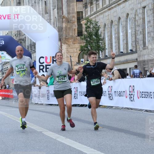 07.09.2025 - BARMER Alsterlauf Strokosch-Dieckow http://msf.ph/oto/8726100 07.09.2025 10:26:32 Ziel 3293, 3295, 3452, 3591, 4417 meine-sportfotos.de