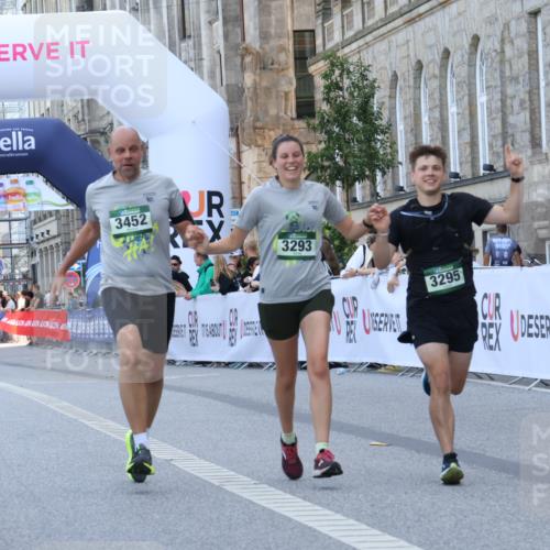 07.09.2025 - BARMER Alsterlauf Strokosch-Dieckow http://msf.ph/oto/8726102 07.09.2025 10:26:32 Ziel 3293, 3295, 3452, 3591, 4417 meine-sportfotos.de