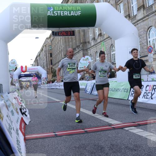 07.09.2025 - BARMER Alsterlauf Strokosch-Dieckow http://msf.ph/oto/8726111 07.09.2025 10:26:35 Ziel 3293, 3295, 3452, 4417 meine-sportfotos.de