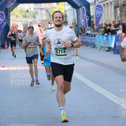 07.09.2025 - BARMER Alsterlauf Strokosch-Dieckow http://msf.ph/oto/8726112 07.09.2025 09:43:35 Ziel 2339, 2409, 2618, 2699, 2826, 3480, 4382, 4849, 4949, 5264, 5862, 6020, 6051, 6178, 6255, 8040, 8113, 8364 meine-sportfotos.de