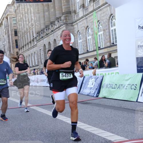 07.09.2025 - BARMER Alsterlauf Strokosch-Dieckow http://msf.ph/oto/8726150 07.09.2025 10:27:00 Ziel 4008, 4576, 4579, 4945, 5417, 8003 meine-sportfotos.de