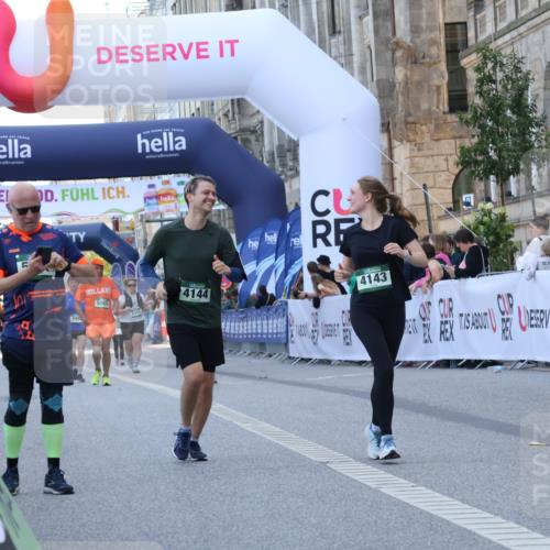 07.09.2025 - BARMER Alsterlauf Strokosch-Dieckow http://msf.ph/oto/8726187 07.09.2025 10:27:20 Ziel 4143, 4144, 4320, 6004 meine-sportfotos.de
