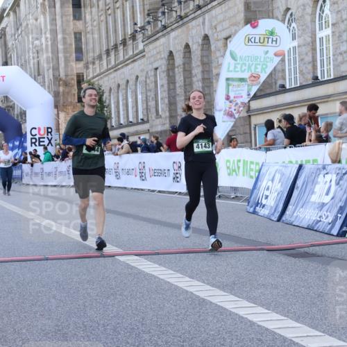 07.09.2025 - BARMER Alsterlauf Strokosch-Dieckow http://msf.ph/oto/8726192 07.09.2025 10:27:23 Ziel 4143, 4144 meine-sportfotos.de