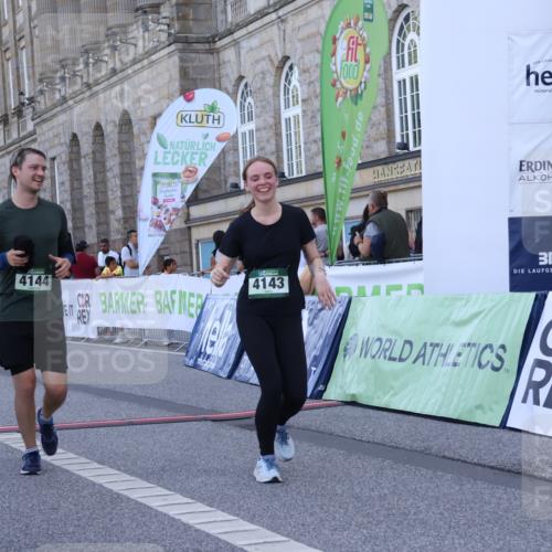 07.09.2025 - BARMER Alsterlauf Strokosch-Dieckow http://msf.ph/oto/8726193 07.09.2025 10:27:24 Ziel 4143, 4144 meine-sportfotos.de